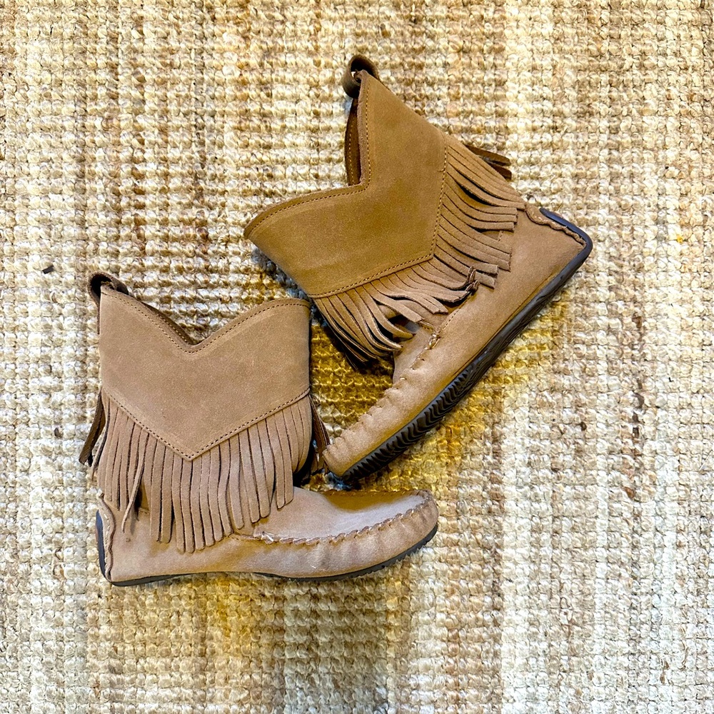 Manitobah fringe booties